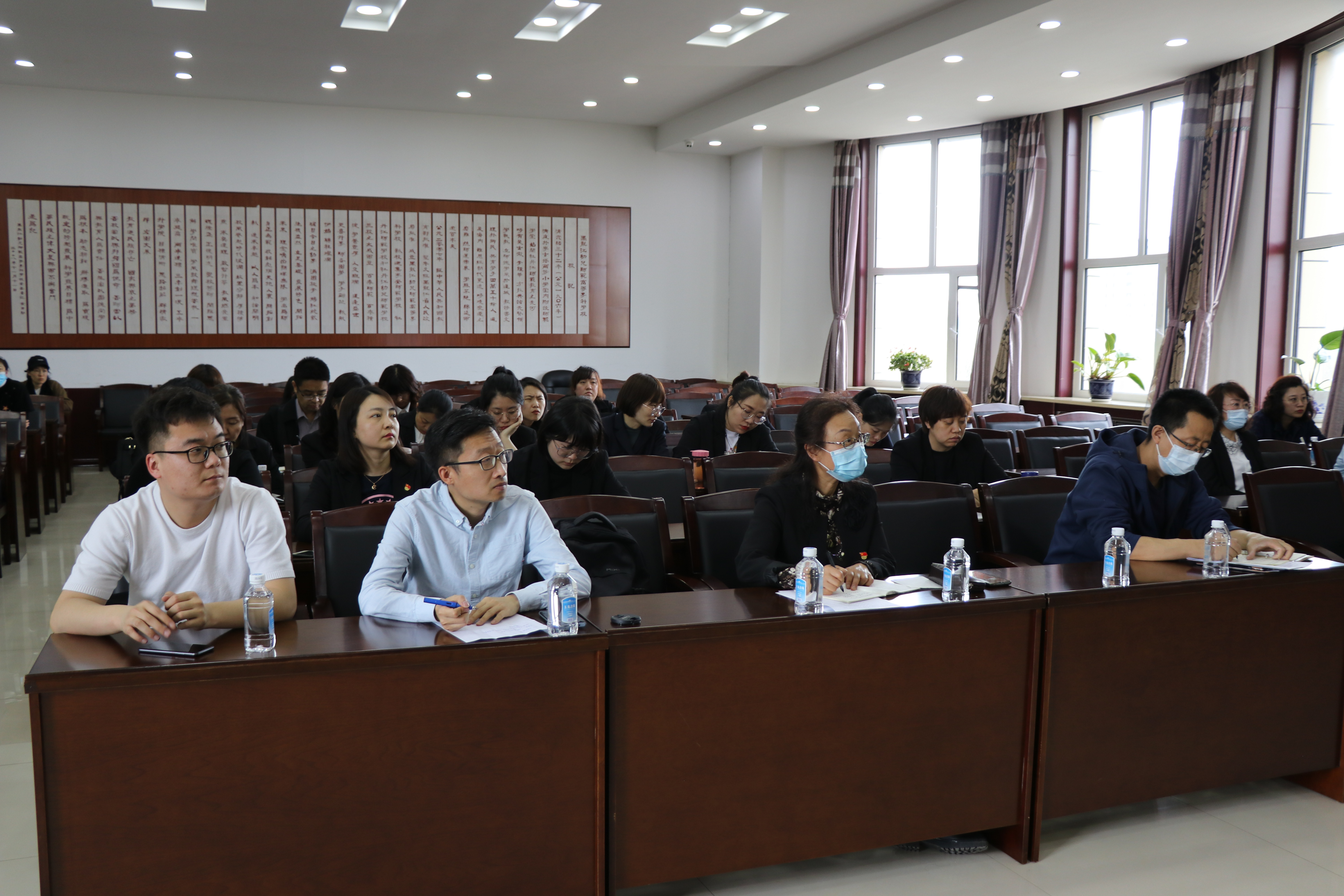 20210428204449_30049.jpg 外语系全体教师参加了培训.JPG